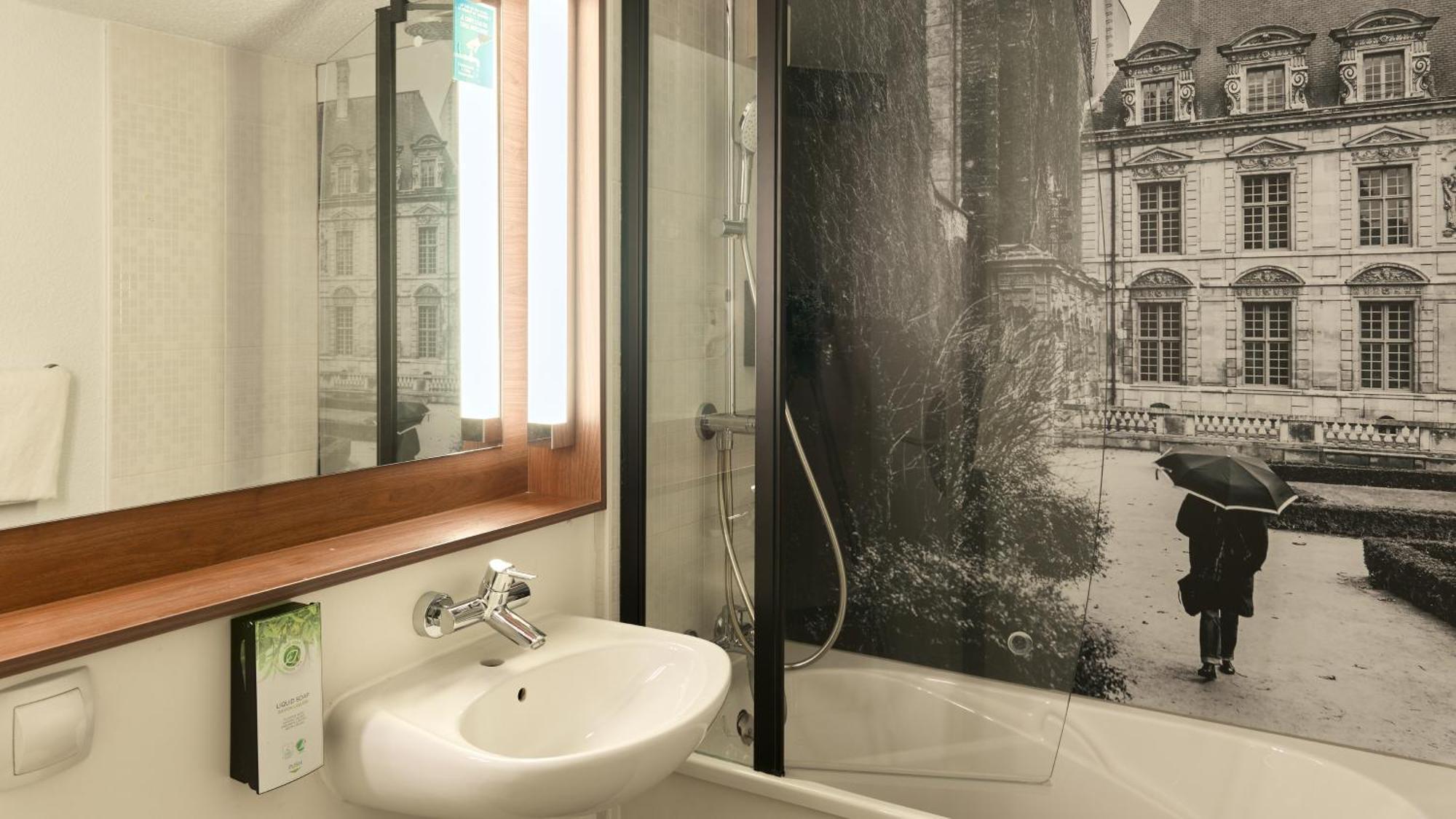Campanile Marne La Vallee - Saint-georges Hotel 3*